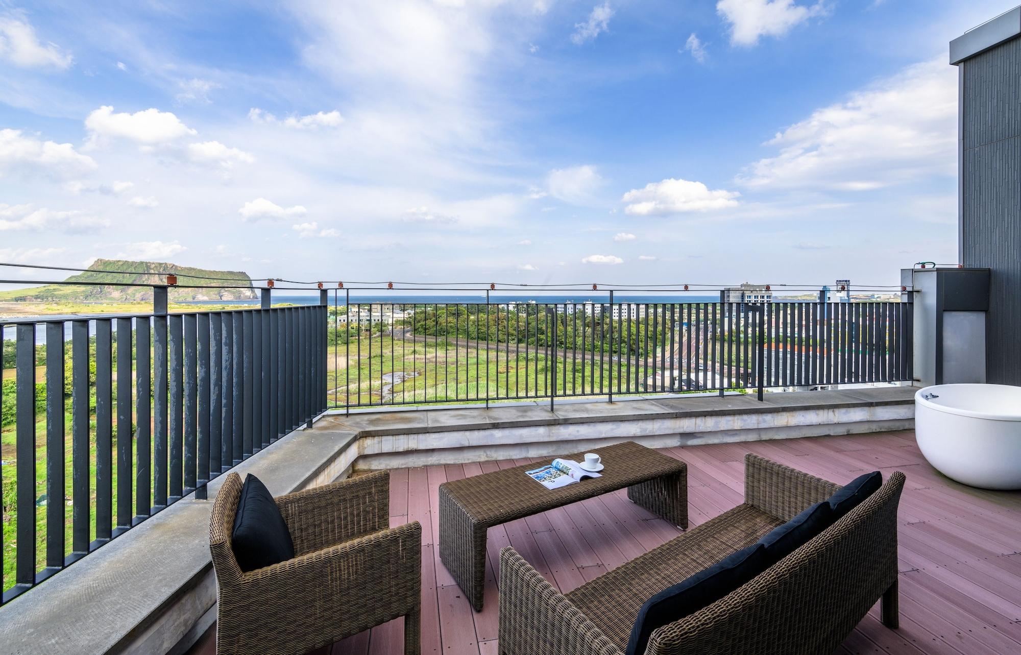 Brown Suites Hotel And Resort Jeju Esterno foto