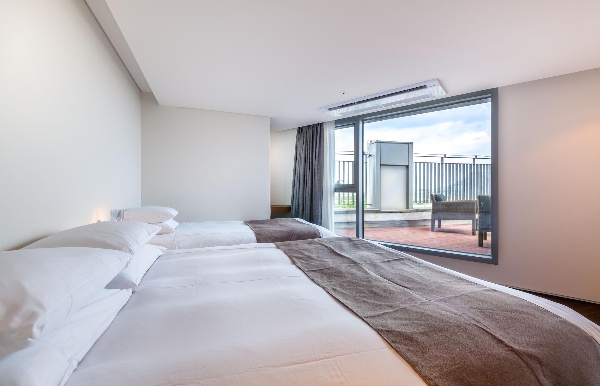 Brown Suites Hotel And Resort Jeju Esterno foto