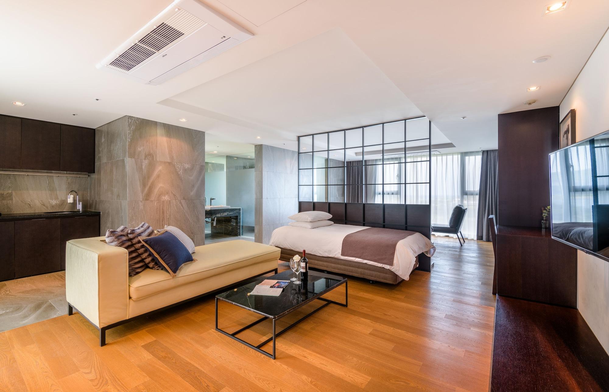 Brown Suites Hotel And Resort Jeju Esterno foto