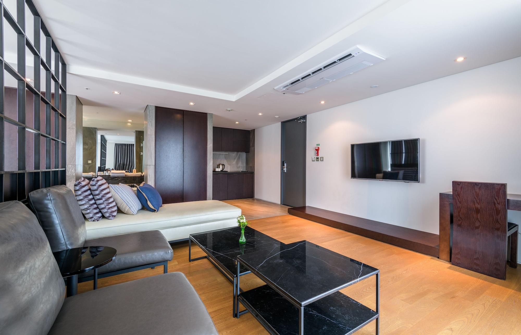 Brown Suites Hotel And Resort Jeju Esterno foto