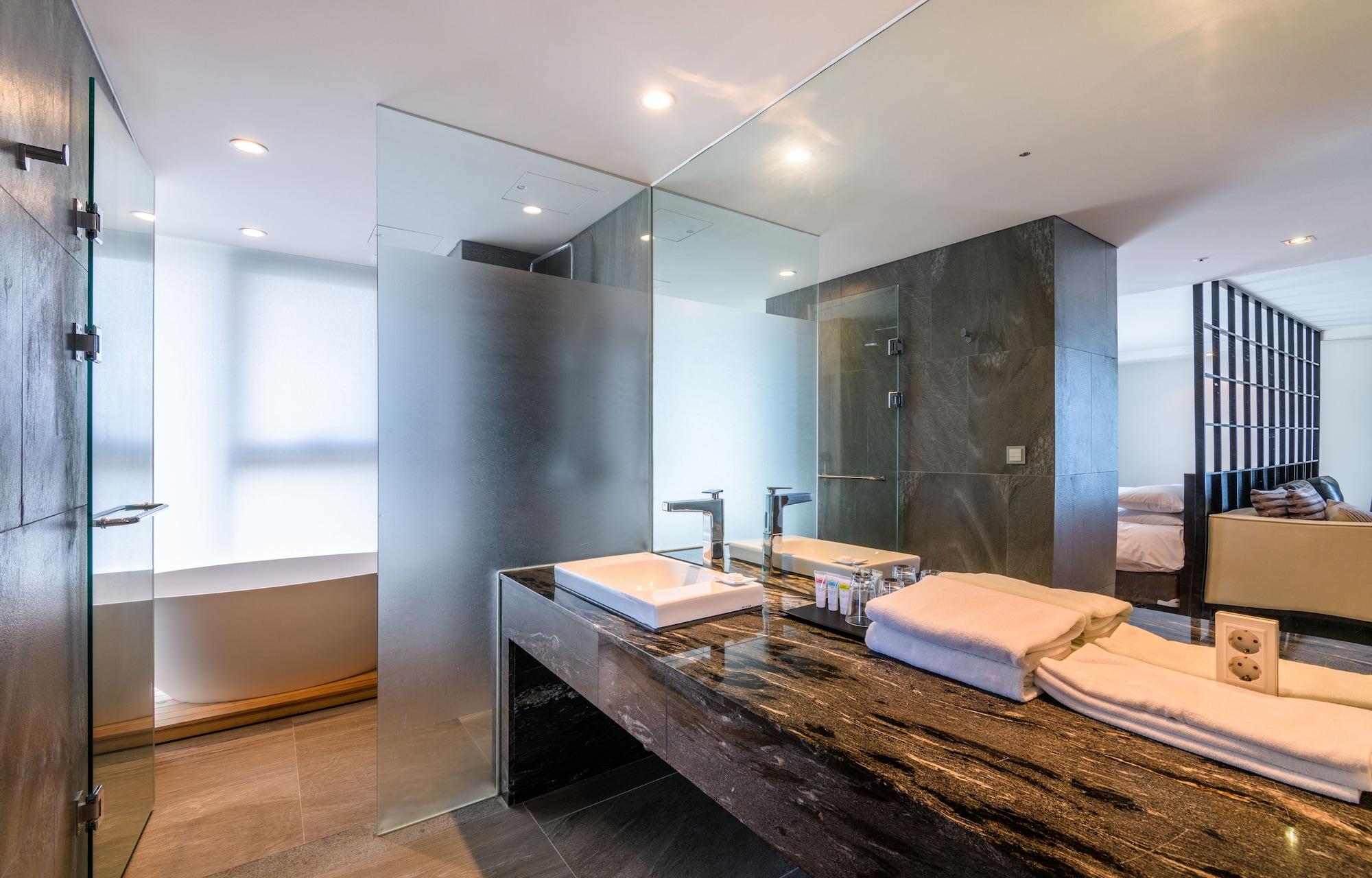 Brown Suites Hotel And Resort Jeju Esterno foto