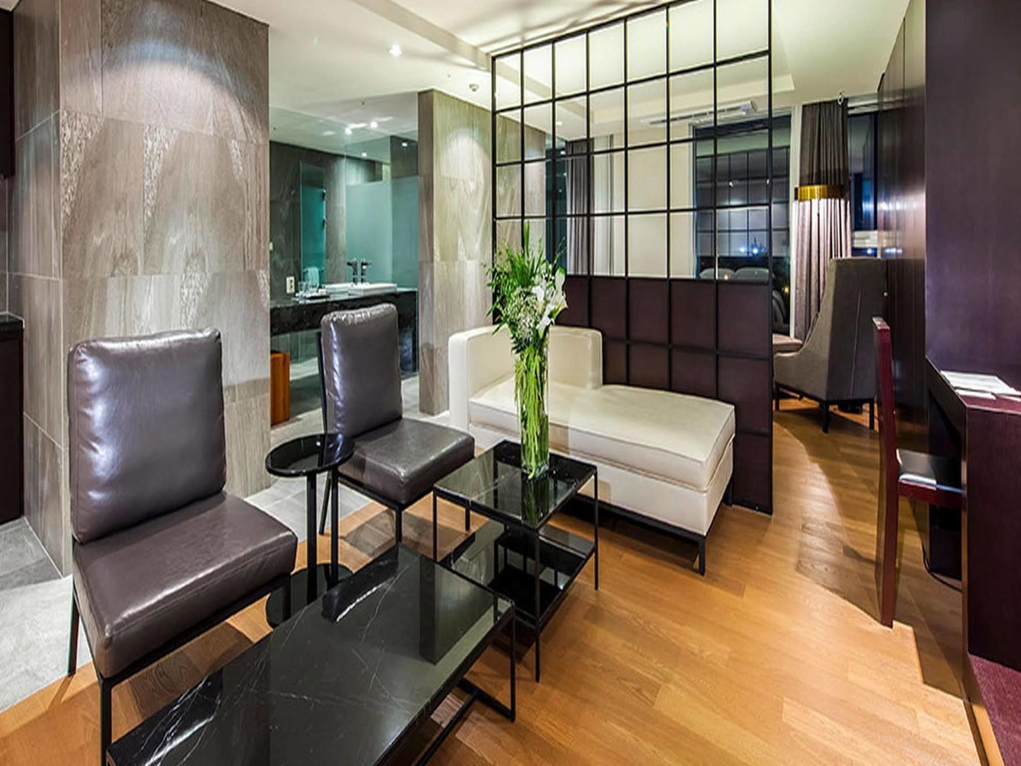 Brown Suites Hotel And Resort Jeju Esterno foto