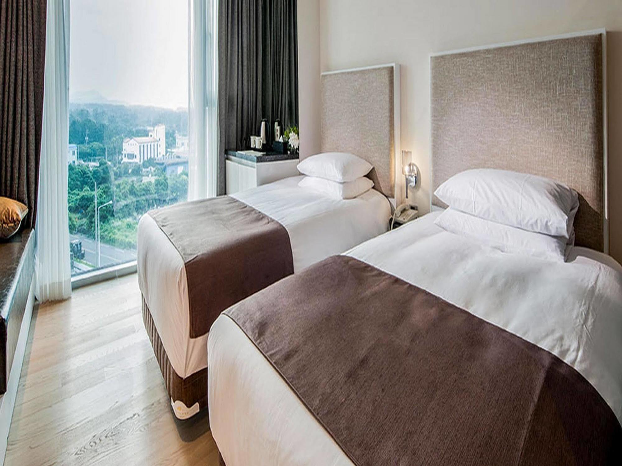 Brown Suites Hotel And Resort Jeju Esterno foto