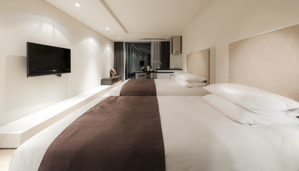 Brown Suites Hotel And Resort Jeju Esterno foto