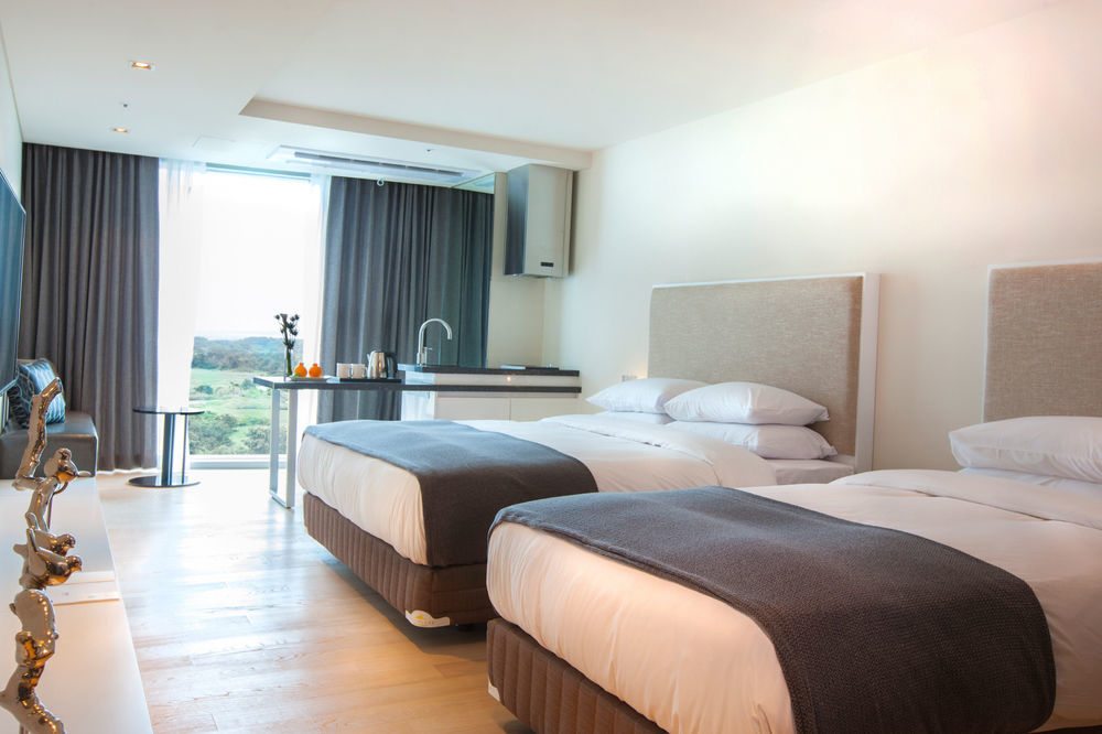Brown Suites Hotel And Resort Jeju Esterno foto